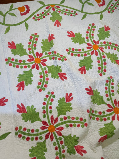 Oak-leaf and Berries Applique Quilt with Border