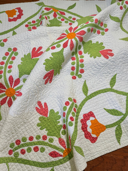 Oak-leaf and Berries Applique Quilt with Border