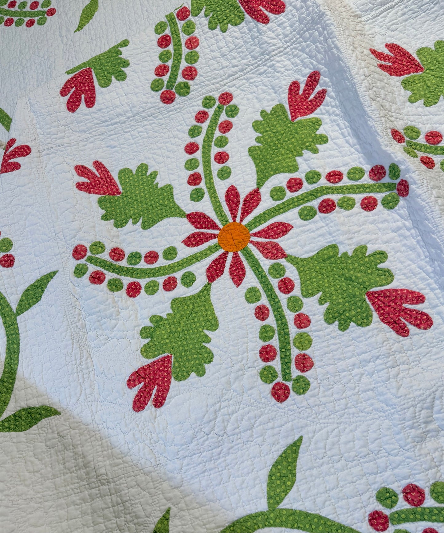 Oak-leaf and Berries Applique Quilt with Border