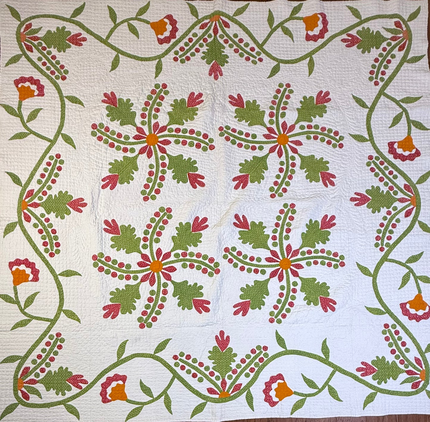 Oak-leaf and Berries Applique Quilt with Border