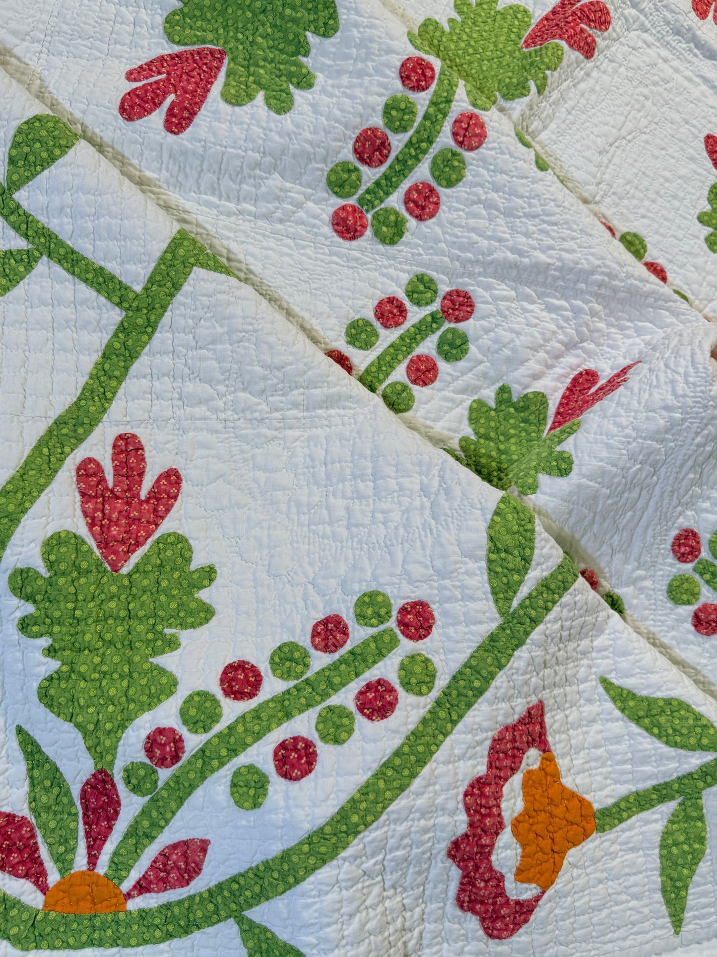 Oak-leaf and Berries Applique Quilt with Border