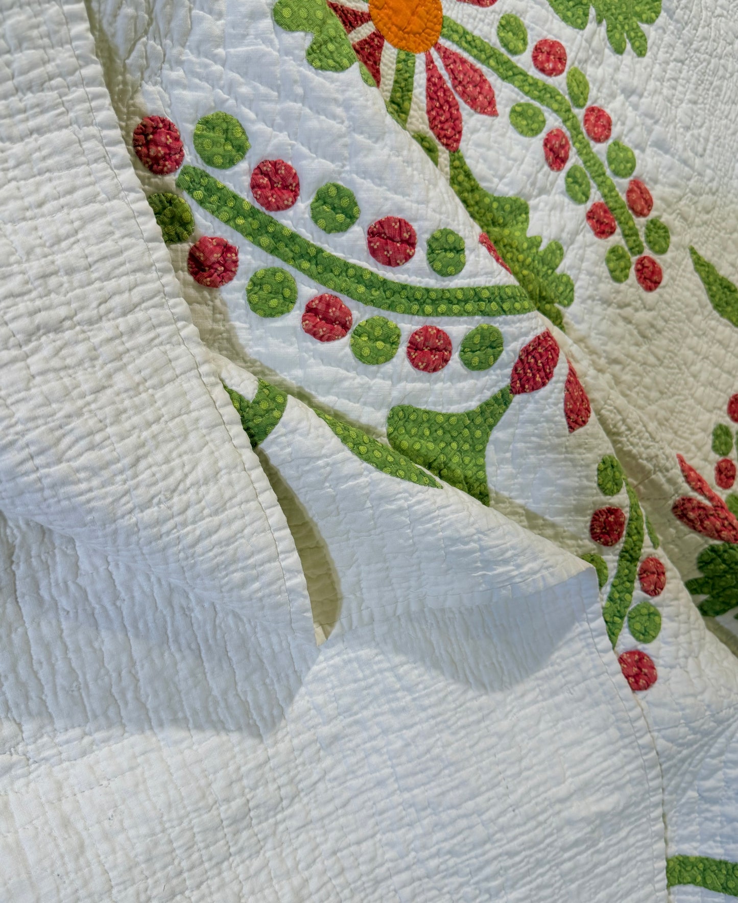 Oak-leaf and Berries Applique Quilt with Border