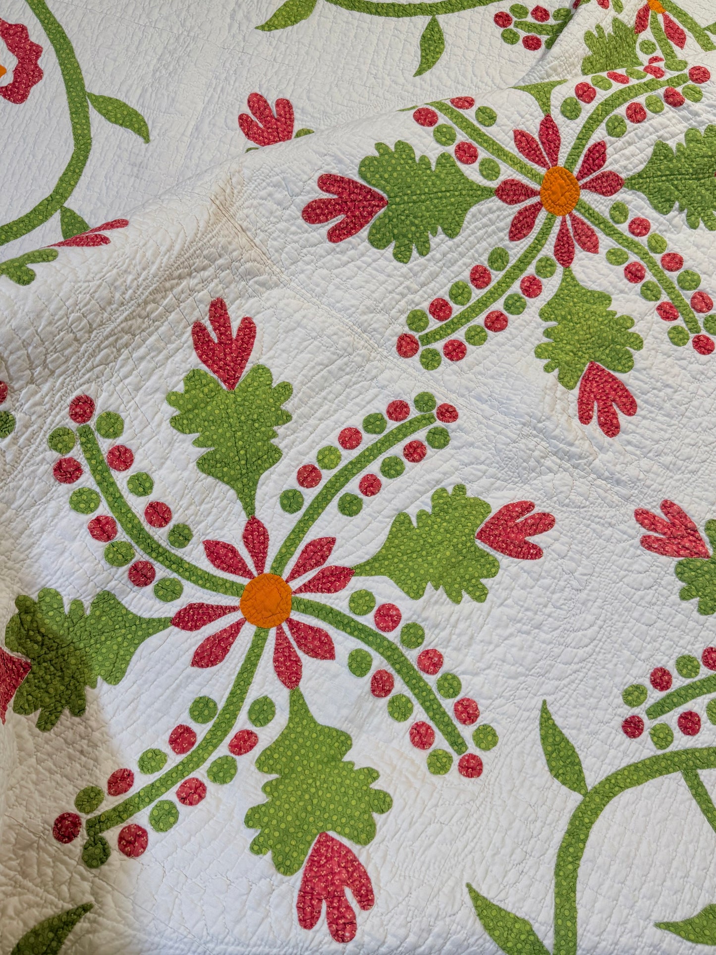 Oak-leaf and Berries Applique Quilt with Border