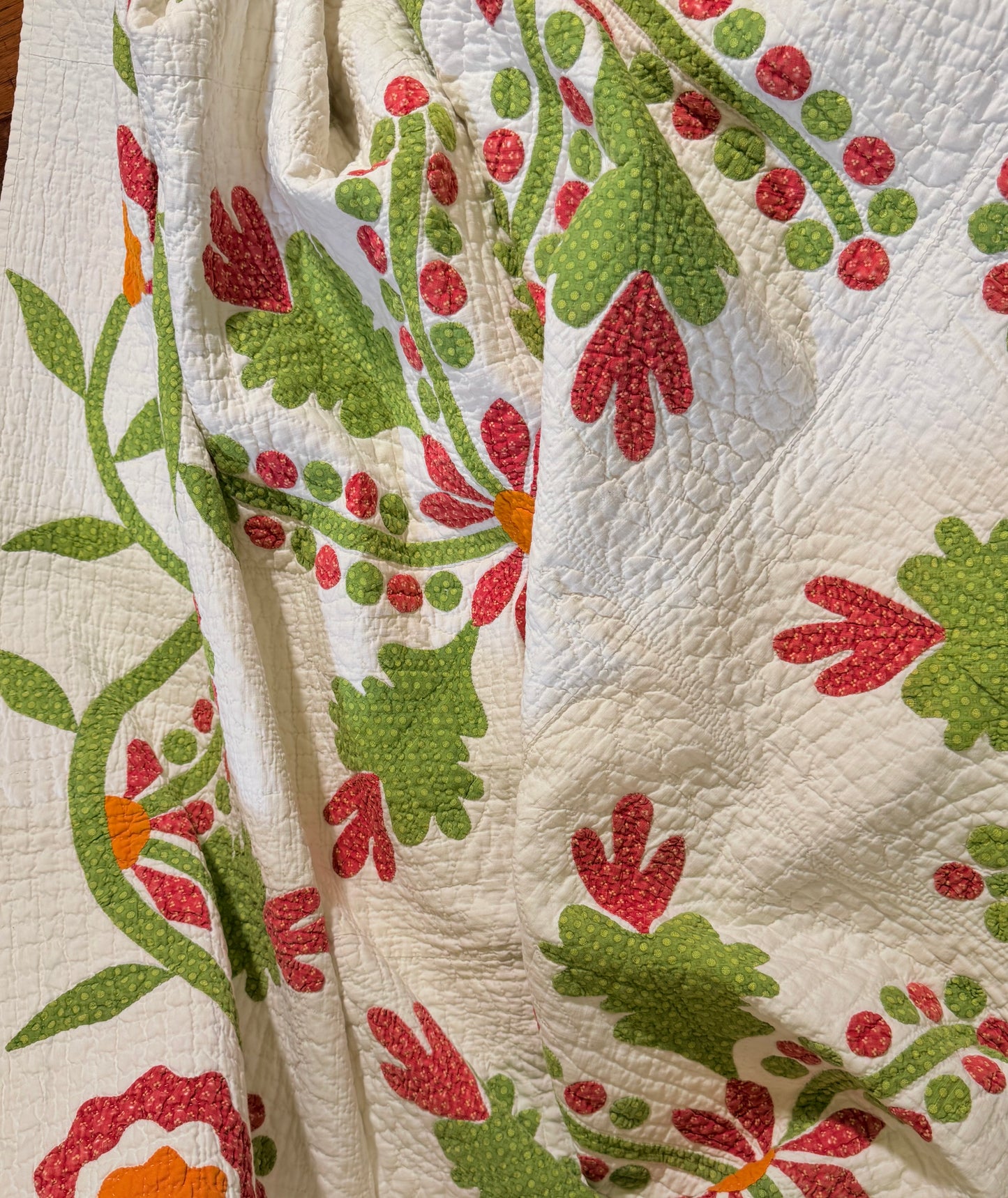 Oak-leaf and Berries Applique Quilt with Border