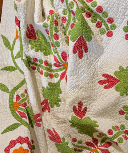 Oak-leaf and Berries Applique Quilt with Border