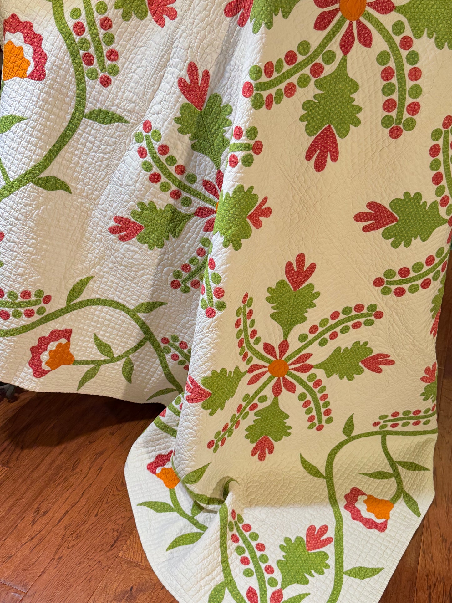 Oak-leaf and Berries Applique Quilt with Border