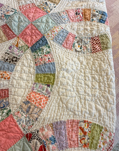 Detailed Double Wedding Ring Quilt
