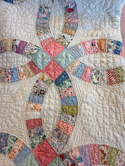 Detailed Double Wedding Ring Quilt