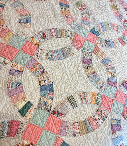 Detailed Double Wedding Ring Quilt