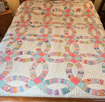 Detailed Double Wedding Ring Quilt
