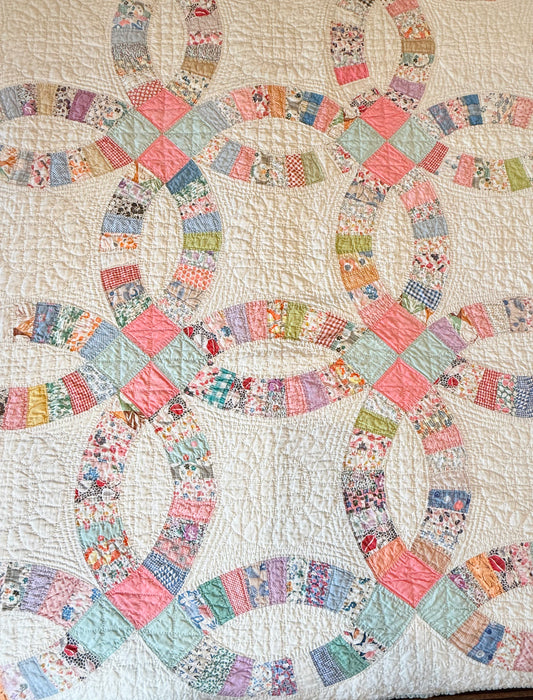 Detailed Double Wedding Ring Quilt