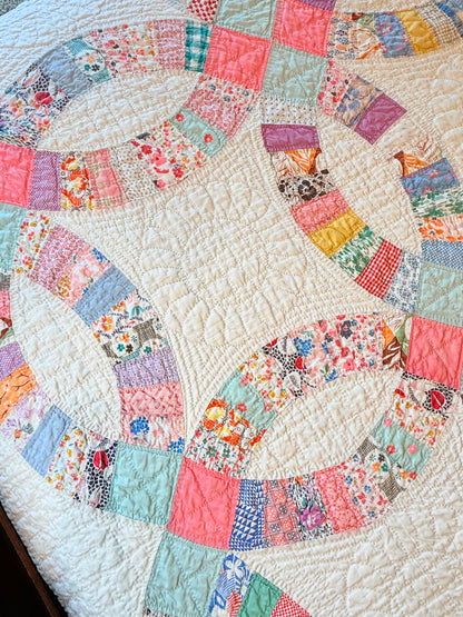 Detailed Double Wedding Ring Quilt
