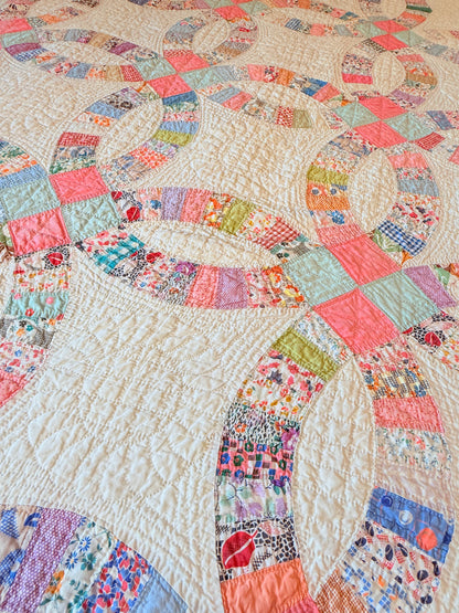 Detailed Double Wedding Ring Quilt