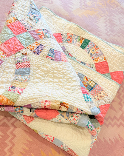 Detailed Double Wedding Ring Quilt