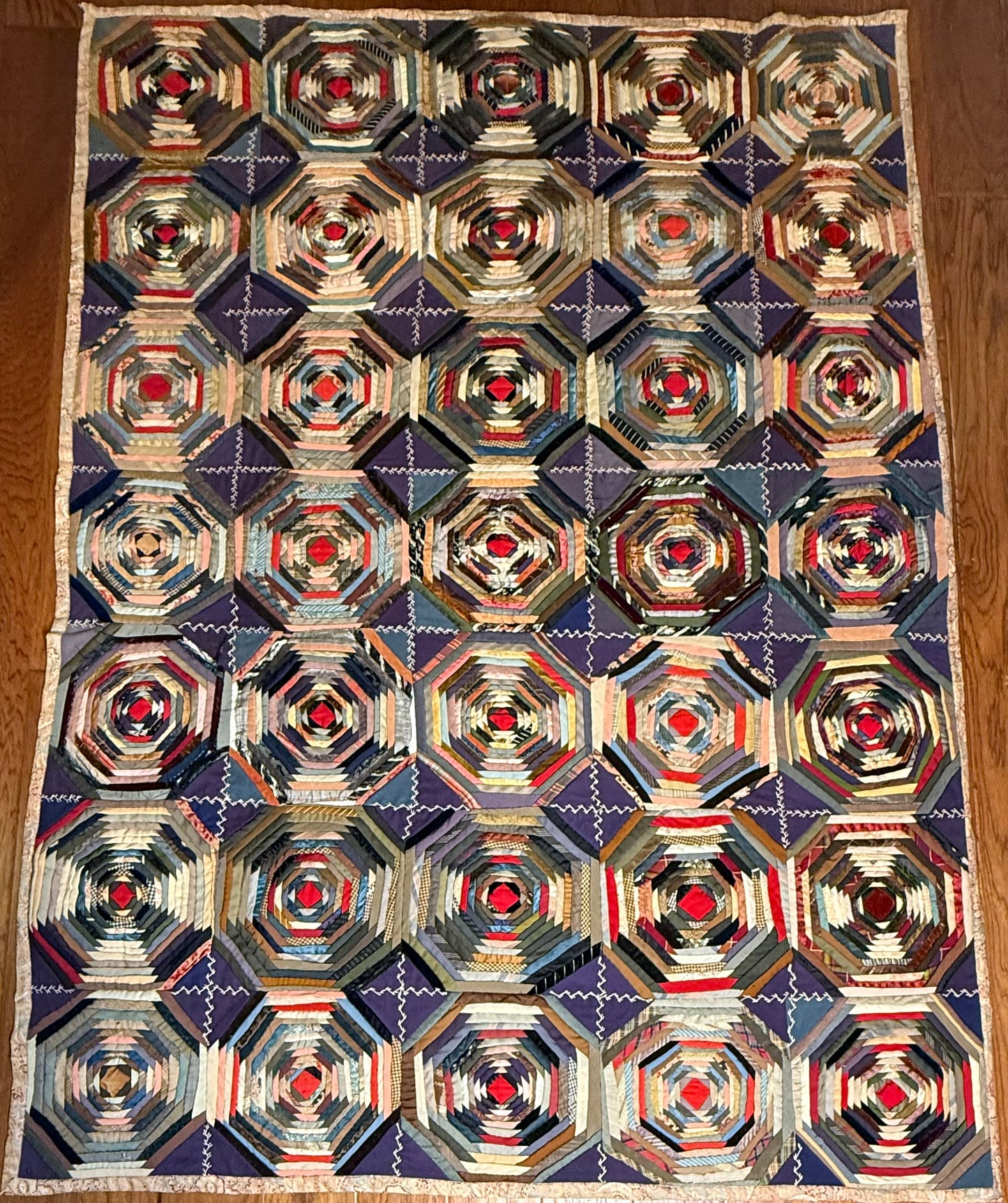 Graphic Pineapple Log Cabin Quilt