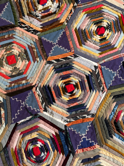 Graphic Pineapple Log Cabin Quilt