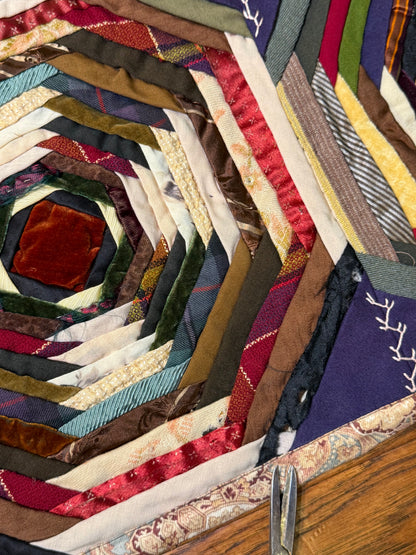 Graphic Pineapple Log Cabin Quilt