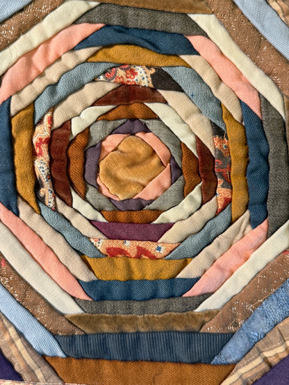 Graphic Pineapple Log Cabin Quilt