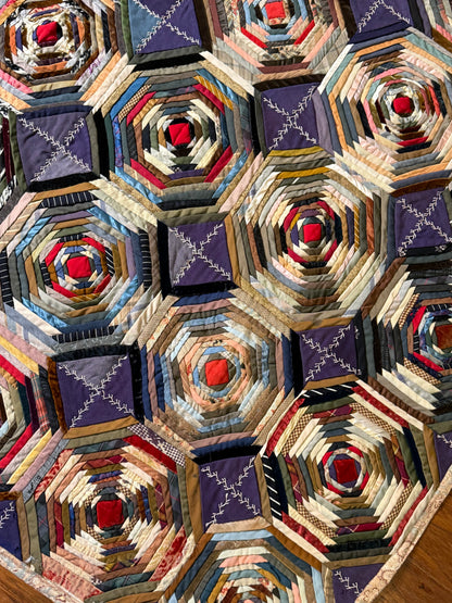 Graphic Pineapple Log Cabin Quilt