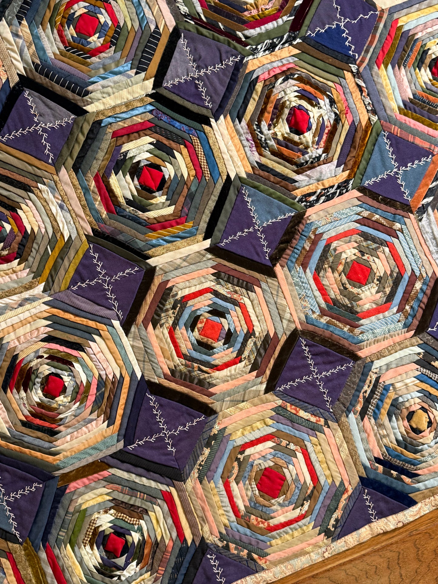 Graphic Pineapple Log Cabin Quilt