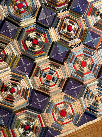 Graphic Pineapple Log Cabin Quilt