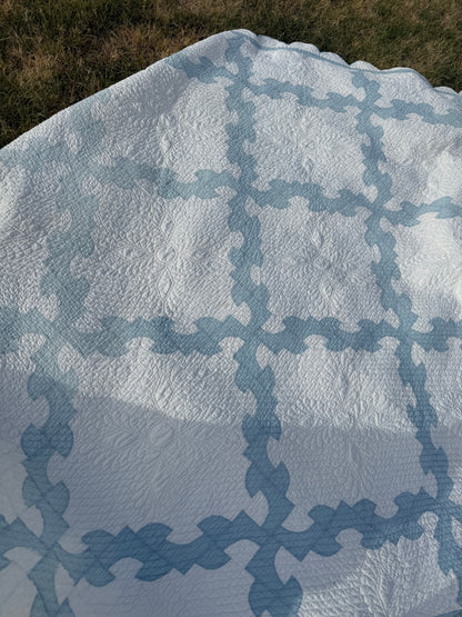 Comfy Drunkards Path Blue White Quilt