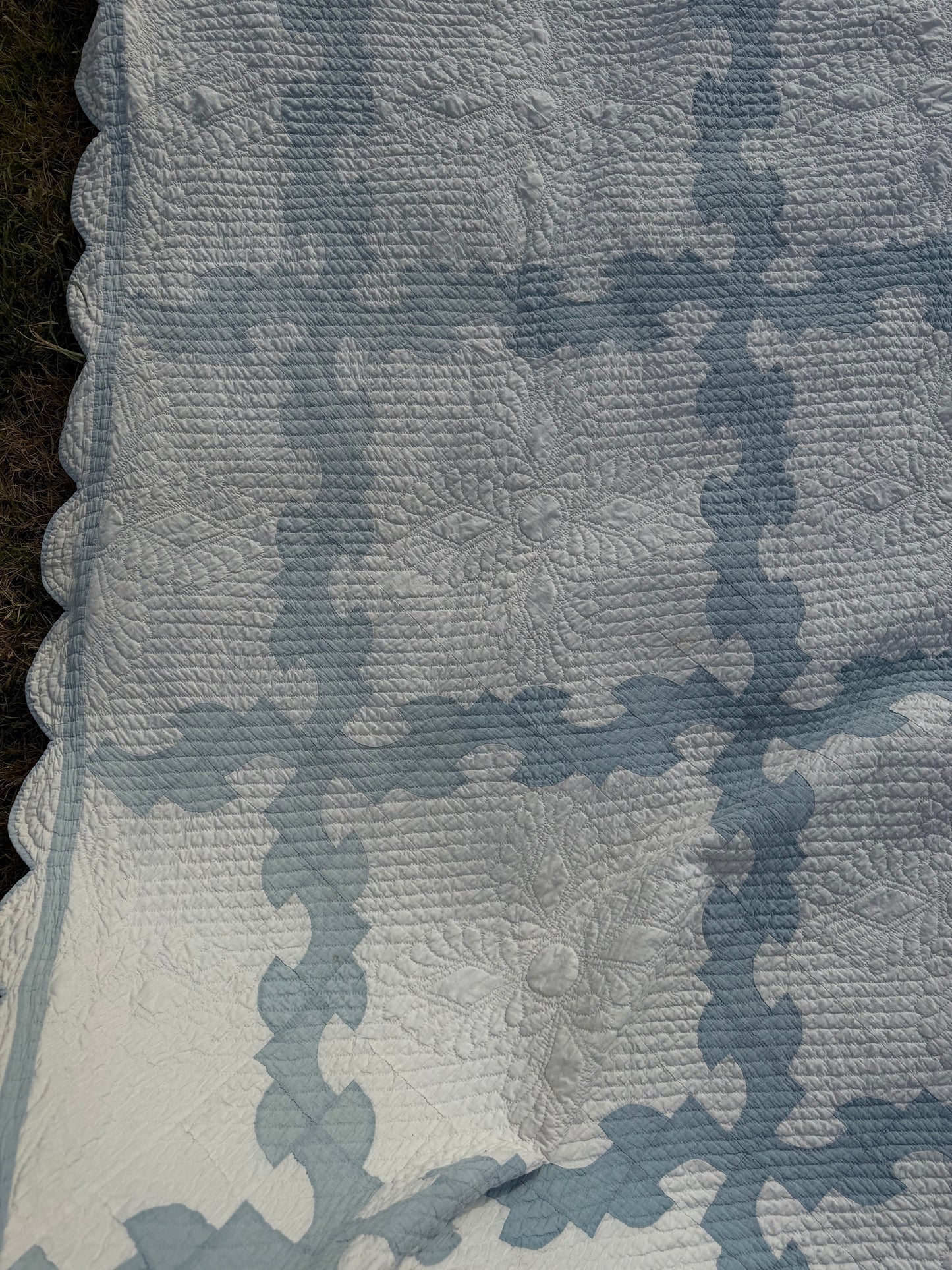 Comfy Drunkards Path Blue White Quilt