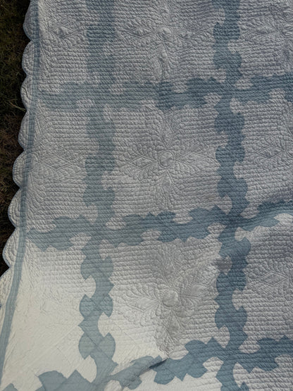 Comfy Drunkards Path Blue White Quilt