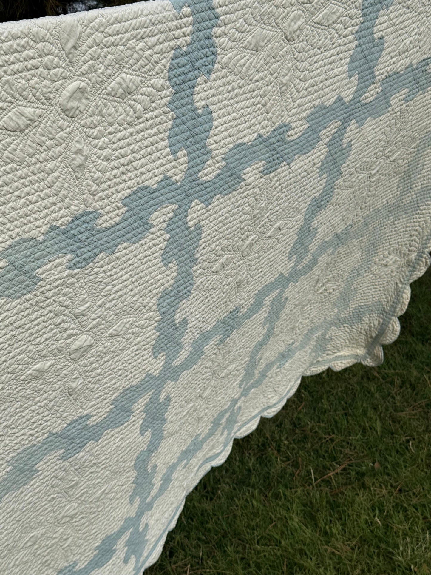 Comfy Drunkards Path Blue White Quilt
