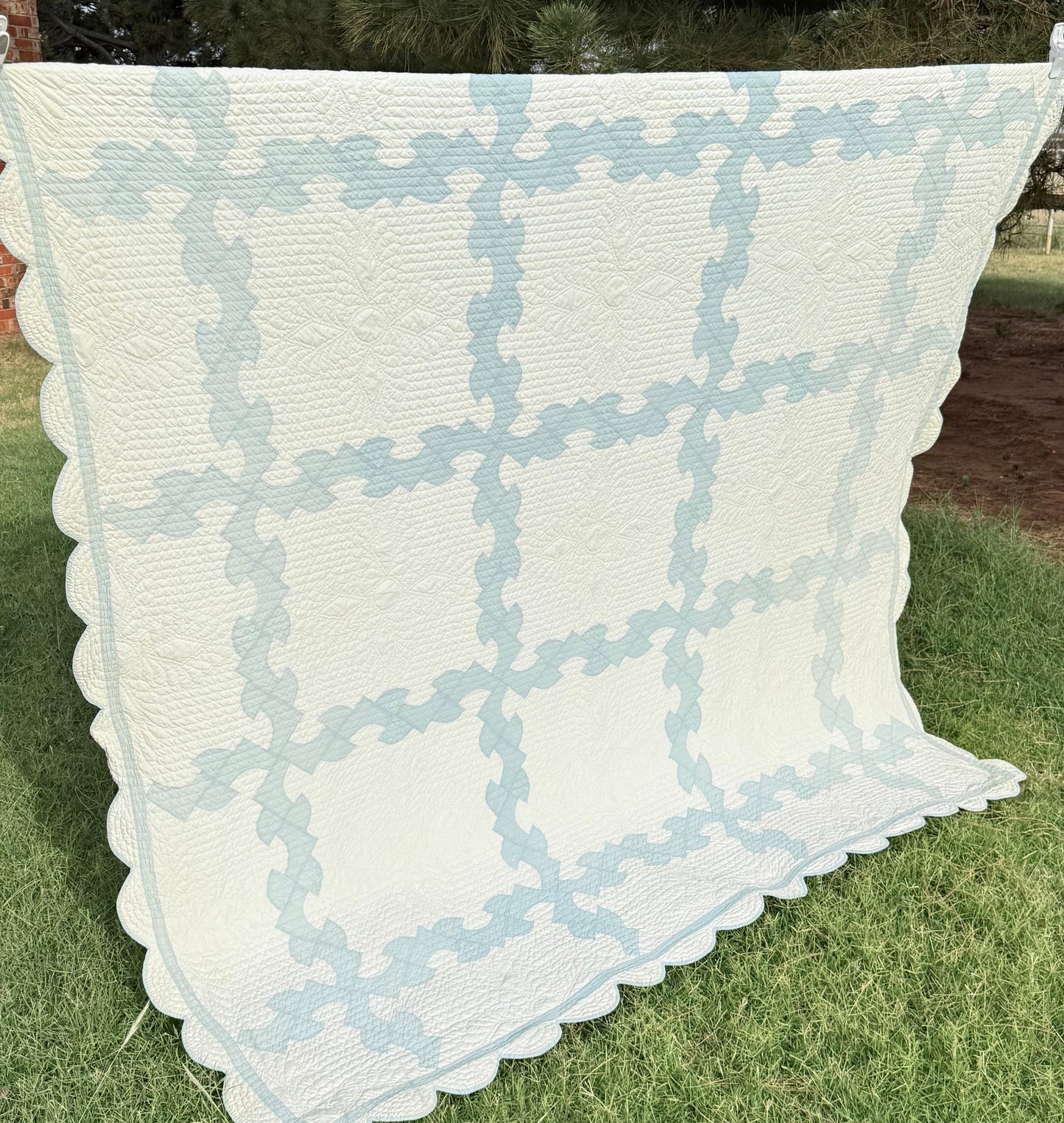 Comfy Drunkards Path Blue White Quilt
