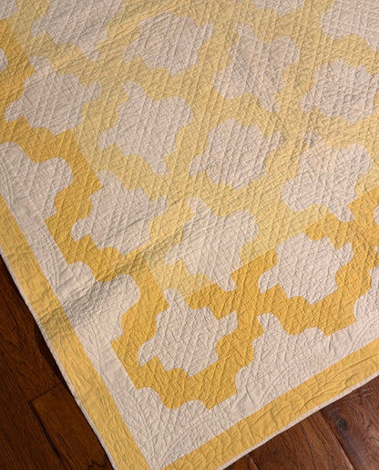 Yellow and White Drunkards Path Crib Quilti