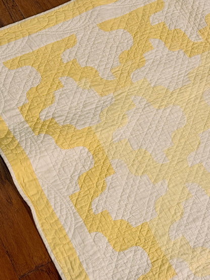 Yellow and White Drunkards Path Crib Quilti