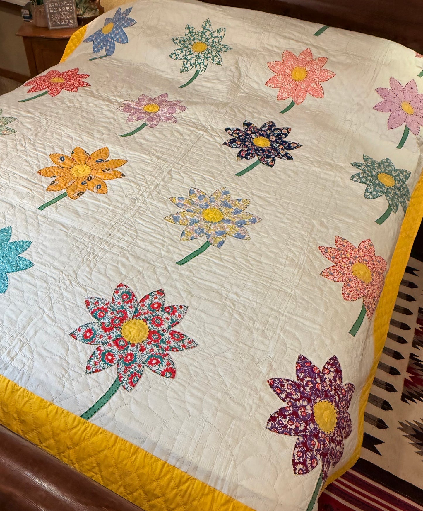 Happy Appliqué Daisy Quilt