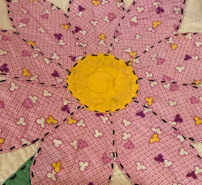 Happy Appliqué Daisy Quilt