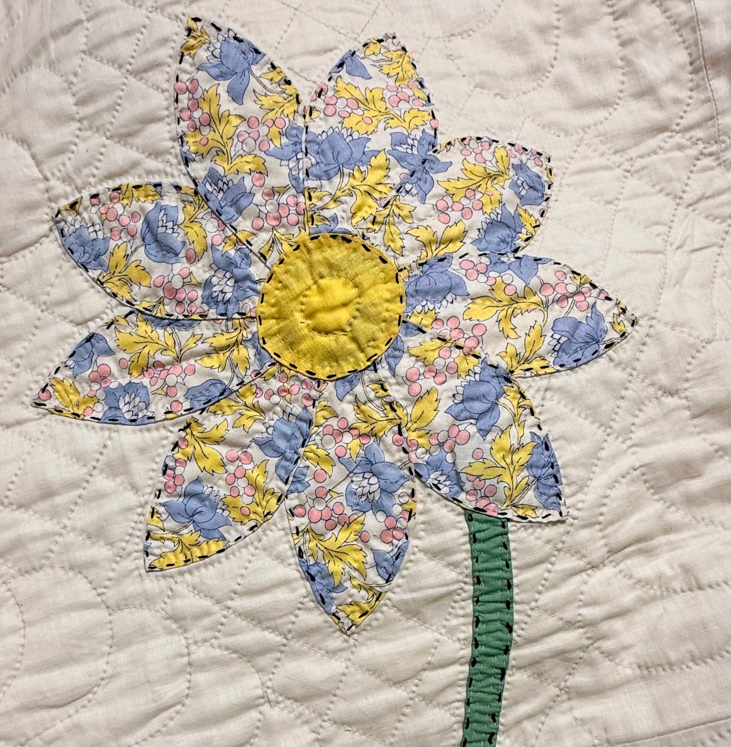 Happy Appliqué Daisy Quilt