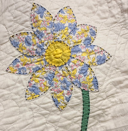 Happy Appliqué Daisy Quilt