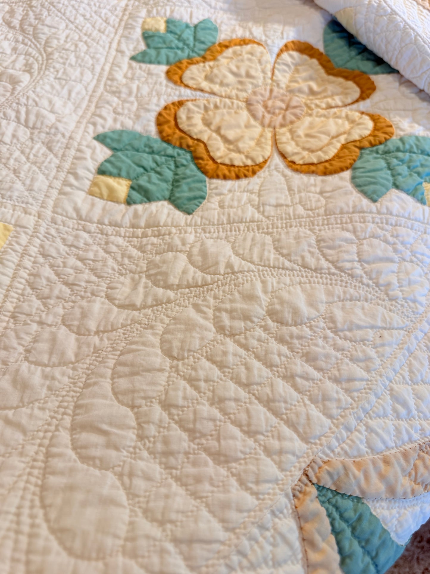 Fine Ohio Rose Quilt in Yellows
