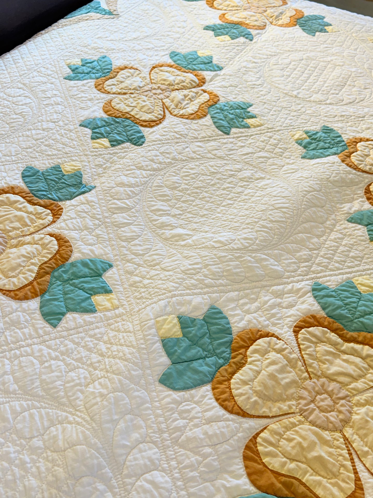 Fine Ohio Rose Quilt in Yellows