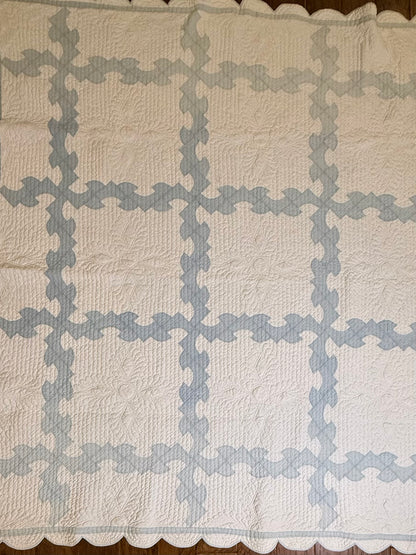 Comfy Drunkards Path Blue White Quilt