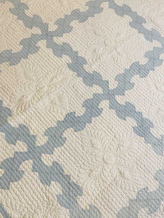 Comfy Drunkards Path Blue White Quilt
