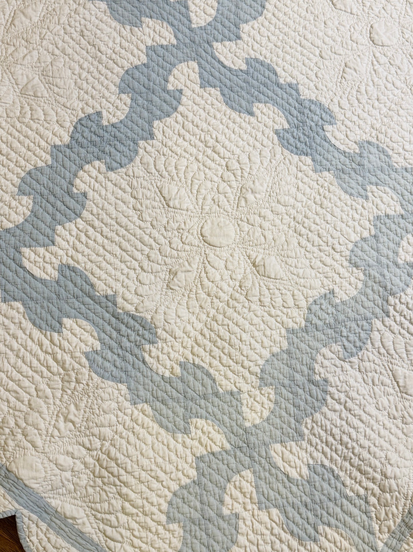 Comfy Drunkards Path Blue White Quilt