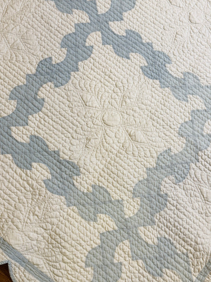 Comfy Drunkards Path Blue White Quilt