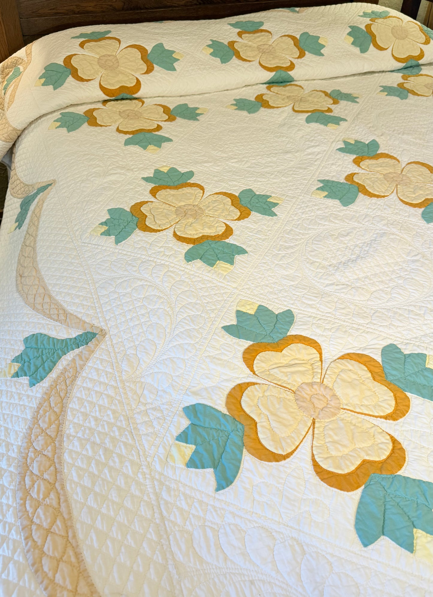 Fine Ohio Rose Quilt in Yellows