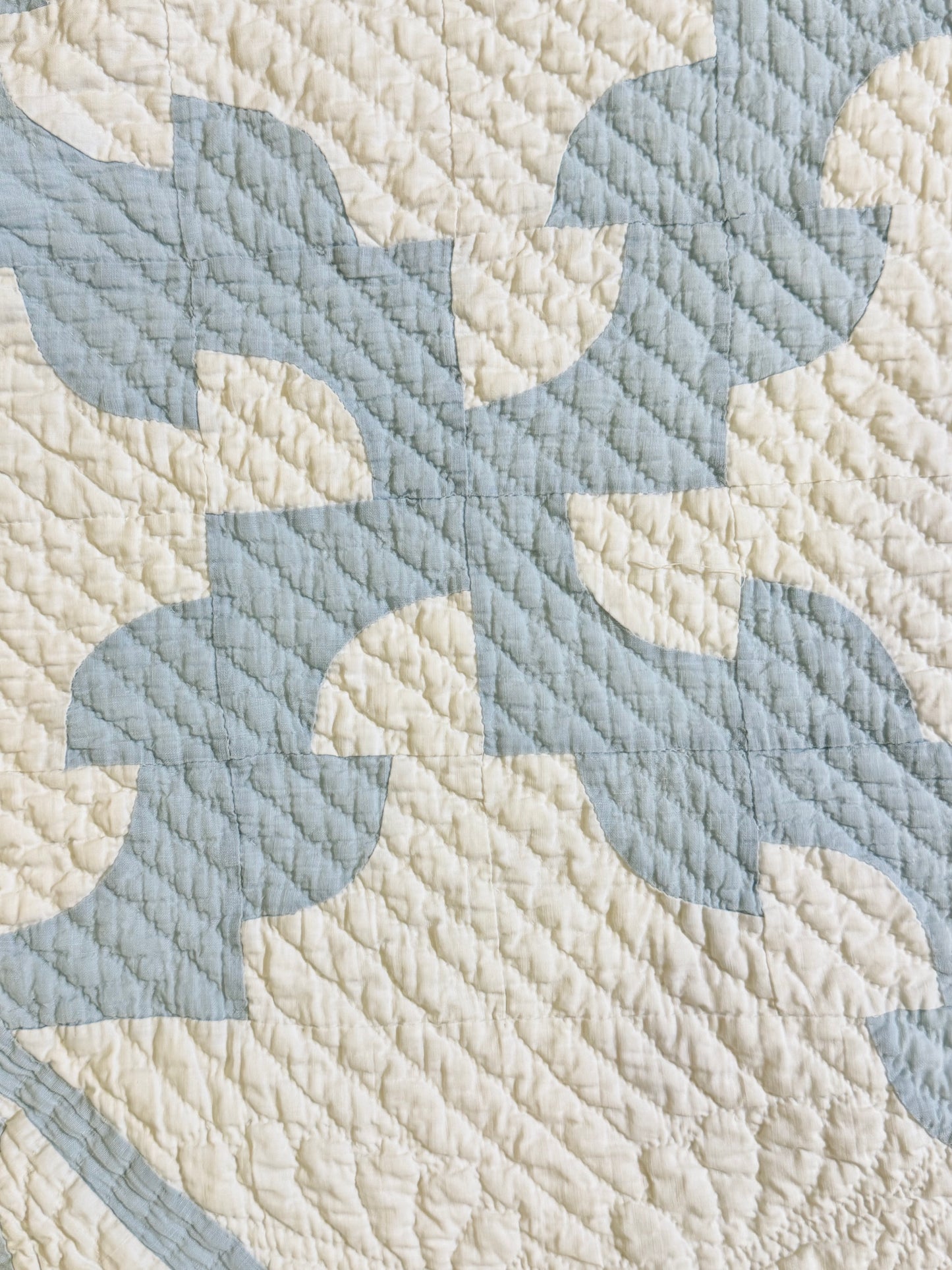 Comfy Drunkards Path Blue White Quilt