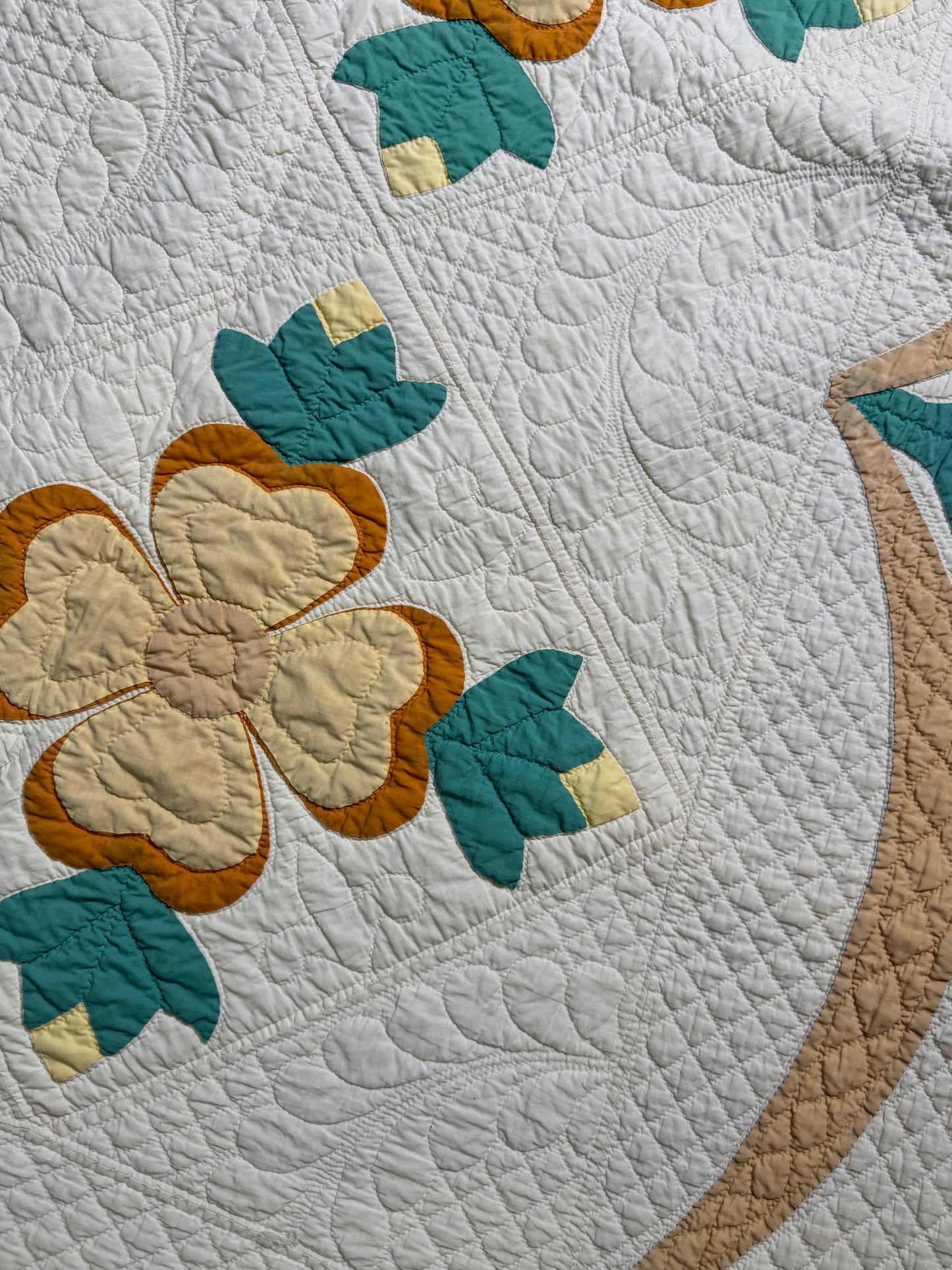 Fine Ohio Rose Quilt in Yellows
