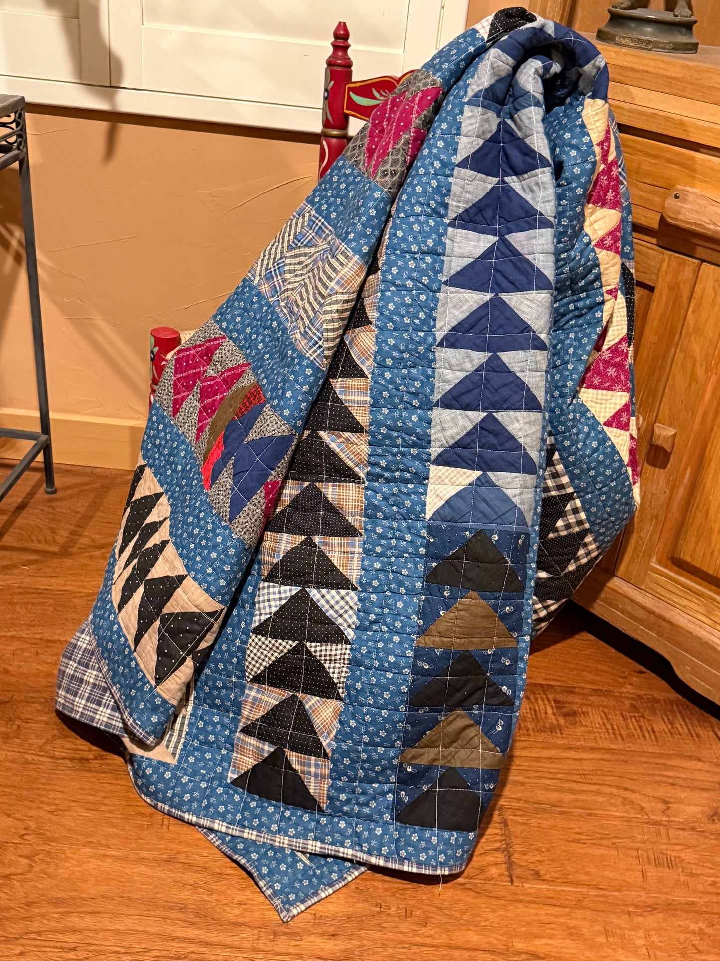 Outstanding Flying Geese Antique Quilt