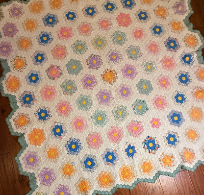 Colorful Grannies Flower Garden Quilt