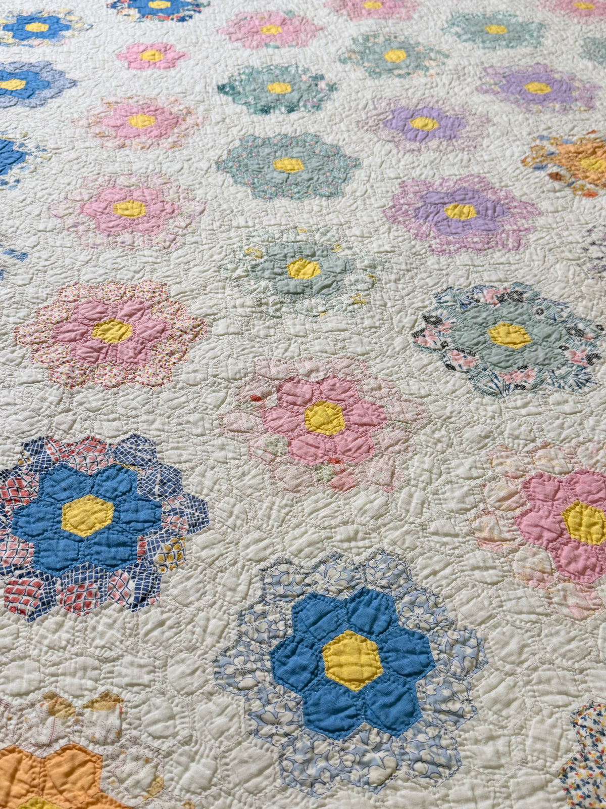 Colorful Grannies Flower Garden Quilt