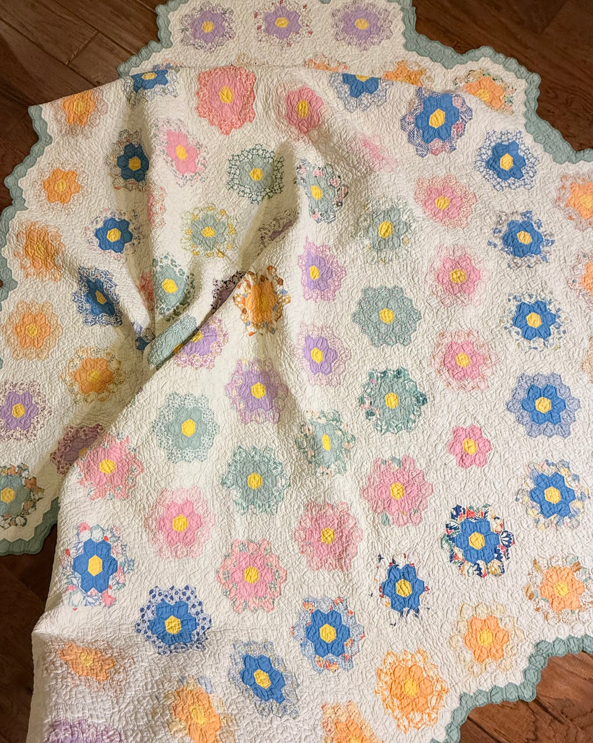 Colorful Grannies Flower Garden Quilt