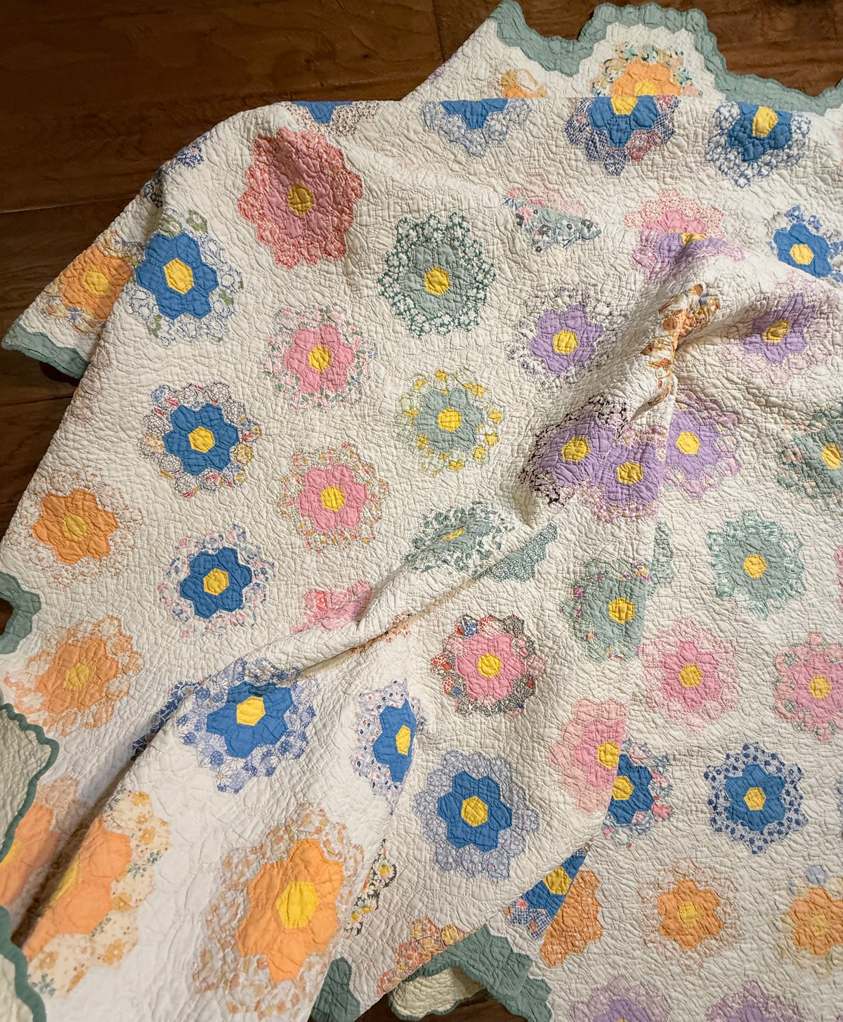 Colorful Grannies Flower Garden Quilt